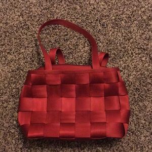 The original seatbelt bag -red